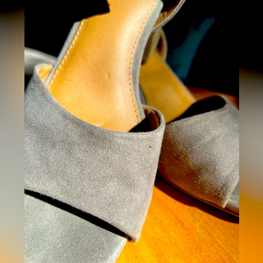 Universal thread sandal